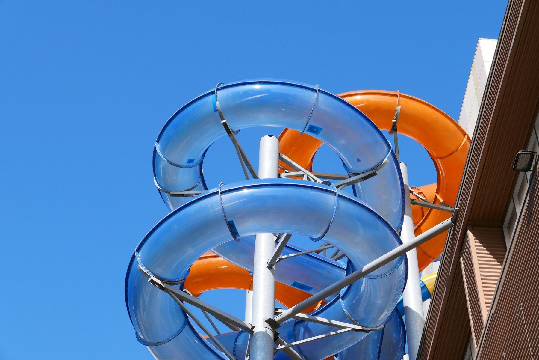 Tauá AquaPark com toboáguas e piscinas